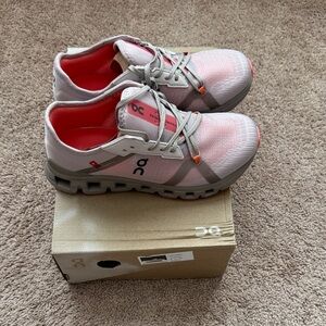 NEW never worn….Women's OnCloud Sneakers